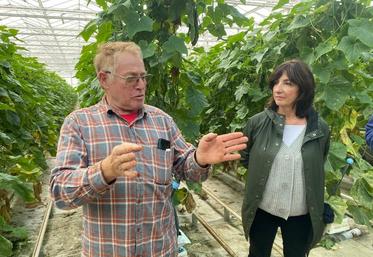 Samedi 21 octobre, à Saint-Denis-en-Val. Jacky Chéron a fait visiter son exploitation à la préfète, Sophie Brocas, en lui précisant ses inquiétudes.