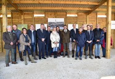 A Mittainville (Yvelines), le 19 octobre. De nombreux élus (Fédération de chasse, Région, Département, OFB…) étaient présents pour inaugurer le premier sentier pédagogique de la Ficif.