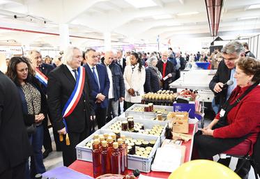 Samedi 28 octobre, à Romorantin. Les élus locaux ainsi que les représentants de l'État ont arpenté les allées des Journées gastronomiques de Sologne, allant à la rencontre des producteurs.