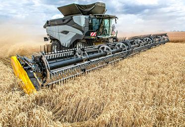 Le concept de la nouvelle moissonneuse-batteuse à double rotor axial CR de New Holland a été mis au point pour obtenir une densité de puissance maximale tout en respectant les restrictions légales du transport.