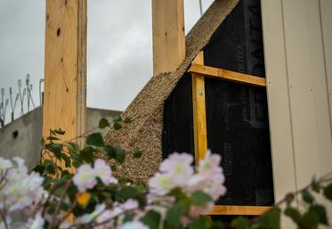 Module de mur préfabriqué en béton de chanvre.
