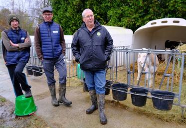 Le Gaec des Jonquilles comptera bientôt trois associés : Laurent Cousin et ses deux fils Baptiste et Simon. 