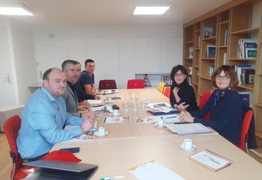 Vendredi 17 novembre, à Orléans. « La ferme loirétaine n’en peut plus des injonctions contradictoires. La réussite de l’agriculture passe par une vraie vision d’avenir ! » C'est le message transmis par la FNSEA 45 et JA 45 à la préfète.