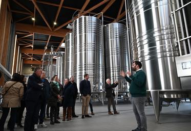 Vendredi 10 novembre, à Chémery. Patrice Monteron, œnologue au sein du Domaine J. de Villebois, a présenté le nouveau chai.