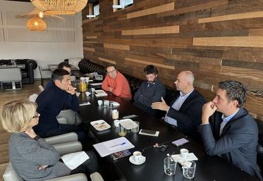 La Ferté-sous-Jouarre, vendredi 24 novembre. Moment d'échanges entre représentants de la profession et la députée Patricia Lemoine.