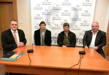 De gauche à droite, Gino Boismorin, Nicolas Maniez, chargé de mission pour la région Centre, Xavier Lavedeau et Philippe Bardon.