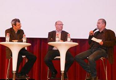 De gauche à droite, Jean-Christophe Debar, Éric Lainé et Cédric Benoist. Le secrétaire général de la FDSEA a animé les débats.