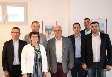 De gauche à droite : Jérôme Despey, secrétaire général FNSEA, Christiane Lambert, Jean-Marie Fortin, Jérémy Decercles, président JA national. Au second plan :  Cédric Benoist, Maxime Buizard-Blondeau, Samuel Vandale, secrétaire général JA national.