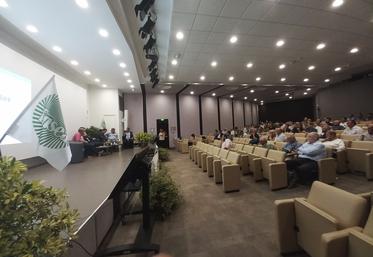 Lundi 19 juin, à Blois. Le huis -clos de l'AG de la FNSEA 41 a permis de fructueux échanges entre Hervé Lapie, secrétaire général de la FNSEA, et les adhérents.