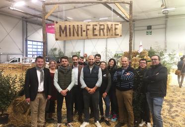 Le 17 novembre, à Tours (Indre-et-Loire). JA tourangeaux, administrateurs régionaux et partenaires du syndicat rassemblés lors de Ferme Expo. 