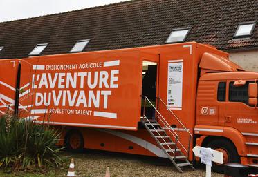 Du 4 au 6 décembre, le bus L'aventure du vivant a fait étape à Magnanville. 