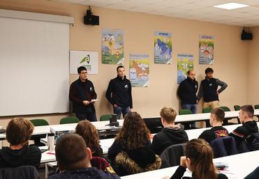 Jeudi 7 décembre, à Blois. Des agriculteurs du syndicat JA 41 ont expliqué leur métier ainsi que leur quotidien à l'occasion du Forum installation.