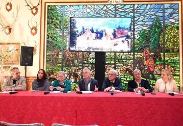 En novembre dernier, François Bonneau, président de la Région, accompagné des représentants des sites touristiques faisant partie de l'opération « Noël en Val de Loire » ont présenté le programme pour cette fin d'année.