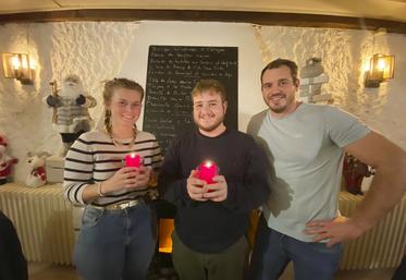 Mulcent (Yvelines), jeudi 7 décembre. Loïc Rivière, le nouveau président du canton de Houdan (au c.), entouré de Hortense Depuydt, trésorière, et de Vincent Thoumieux, secrétaire général.