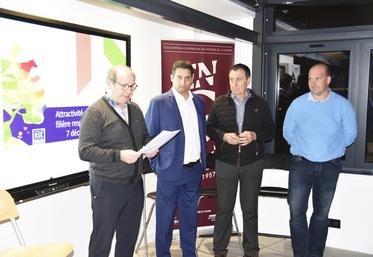 Paris, jeudi 7 décembre. Jean-Raymond Dumas, président d'Interbev Île-de-France et de l'École nationale supérieure des métiers de la boucherie qui accueillait la soirée, aux côtés de représentants de son bureau, Christophe Deplanche, Philippe Dufour et David Tourte.