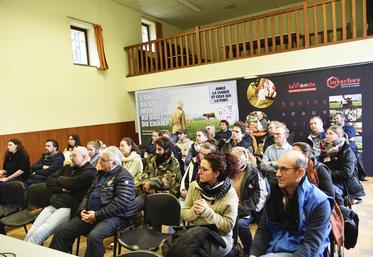 Guercheville, vendredi 8 décembre. Des éleveurs des quatre coins d'Île-de-France ont participé aux échanges. 