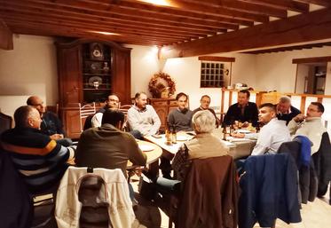 Frémécourt (95), le 14 décembre. Les membres du CA Vexin en réunion.