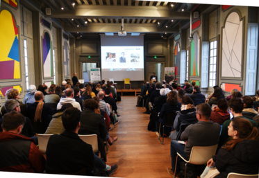 Lundi 4 décembre, à Orléans. De nombreuses personnes étaient présentes pour assister à la Journée mondiale des sols.
