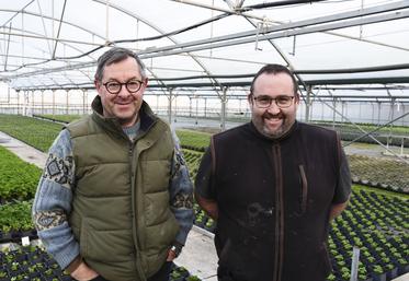 Hervé Griveau (à g.) et son repreneur Pierre Brugnot.