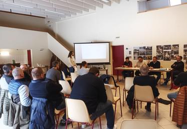 La Forêt-Sainte-Croix (Essonne), mardi 9 janvier, lors de l'assemblée générale du syndicat Beauce-Gâtinais.