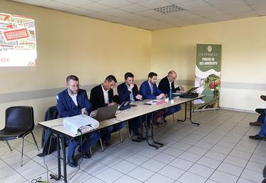 La Chapelle-Saint-Sulpice, jeudi 18 janvier. Tribune officielle avec (de g. à d.) Gurvan Le Gall, Samuel Vandaele, Fabien Bouron, Sébastien Guérinot et Vincent Bouvrain.