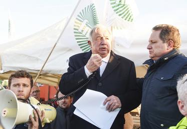 Le président du Sénat, Gérard Larcher, est venu faire part de  son soutien.