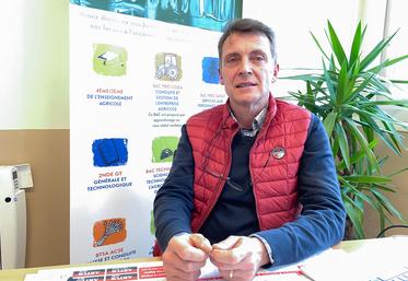 Le 1er février, à Nogent-le-Rotrou. Le directeur de Nermont, Xavier Marin, s'emploie pour pouvoir accueillir des élèves dès la 5e.