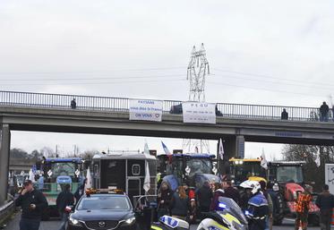Un slogan de soutien à proximité de l'aire de Chennevières.