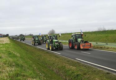 Vendredi 2 février, à Blois. Une centaine d'agriculteurs, et la moitié de tracteurs, ont convergé vers la préfecture.