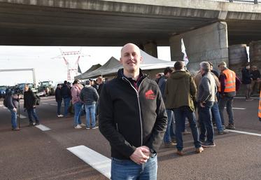 Réau, lundi 29 janvier. Yves Coppé sur le blocus de l'A5.