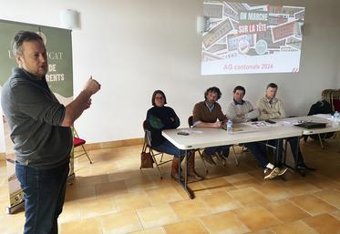 Giremoutiers, jeudi 25 janvier. L'assemblée générale se déroulait alors que le premier rond-point seine-et-marnais était pris d'assaut par les tracteurs. 