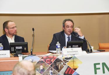 Vendredi 9 février, à Chartres. Bertrand Petit (à d.) a présidé la 78e assemblée générale de la FNSEA 28. 