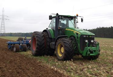 La marque John Deere demeure leader du marché des tracteurs agricoles en 2023.
