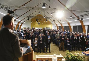 Jeudi 8 février, à Bellegarde. Lors de l'assemblée générale de la FNSEA 45, la salle s'est levée pour applaudir les propos tenus par son président Sébastien Méry. Celui-ci a ensuite laissé sa place à l’ancien rugbyman Marc Lièvremont.