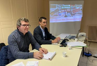 Luisetaines, lundi 5 février. Le président du canton, Jan-Michel Ballaguet (à g.), aux côtés du secrétaire général de la FDSEA 77, Samuel Vandaele.