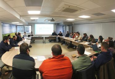 Salle comble à la Cité de l'Agriculture avec plus de vingt-cinq JA rassemblés pour le rapport d'orientation.