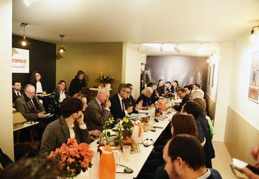 Mardi 27 février, au Sia, à Paris. Marc Guillaume, préfet d'Île-de-France, Pierre Oury, préfet de Seine-et-Marne, et Philippe Court, préfet du Val-d'Oise, en réunion au pavillon de la région Île-de-France.