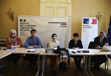 Vendredi 1er mars, à Orléans. La préfète Sophie Brocas (au c.) a expliqué en détail les modalités des permanences agricoles à l'échelle du département.