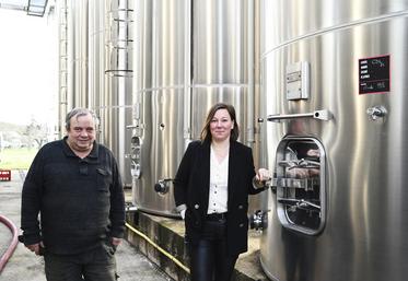 Denis Bourdin, président de la cave coopérative des Vignerons des Coteaux romanais, ainsi que Sylvette Morin, sa directrice, reviennent sur l'actualité de la coopérative ainsi que sur les projets pour 2024.