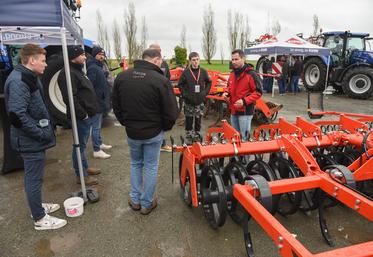 Mardi 12 mars, à La Bourdinière-Saint-Loup. La première des deux journées Lecoq-Kuhn a été réservée aux techniciens et commerciaux du groupe. 