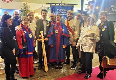 Paris, jeudi 29 février. La toute jeune Confrérie du brie de Montereau avec ses confrères de Melun.