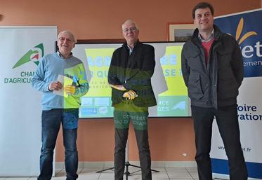 À Chaussy, le 9 mars. De g. à d. : Pierre Rousseau , maire de Chaussy, Thierry Bracquemond, conseiller départemental, et Alexandre Nioche, président de la chambre d'Agriculture.