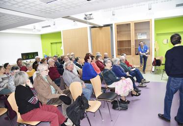 Rozay-en-Brie, jeudi 14 mars. Les anciens exploitants agricoles ont révisé le Code dans la bonne humeur.