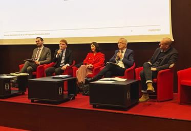 Lundi 25 mars, à Vineuil. Sophie Brocas, préfète de la région, et François Bonneau, président du conseil régional, étaient présents lors du lancement de la COP régionale en Loir-et-Cher.