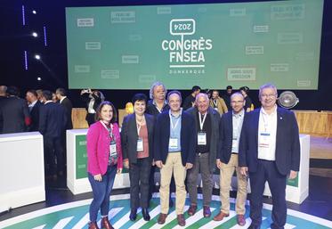 Une délégation représentant la FNSEA 28 était présente au 78e congrès de la FNSEA à Dunkerque, du 28 au 30 mars. De g. à d. : Auréline Dolléans, Mireille Binet, Patrice Joseph, Bertrand Petit, Jean-Luc Texier, David Faucheux et Éric Thirouin.