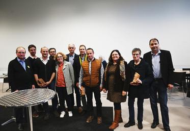 Mercredi 3 avril, à La Chaussée-Saint-Victor. Les lauréats du Concours départemental des vins de Loir-et-Cher ont reçu leurs distinctions lors de la Soirée des terroirs, en présence de François Cazin, président de la Fav 41, et d'Arnaud Bessé, président de la chambre d'Agriculture de Loir-et-Cher.