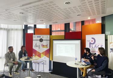 Jeudi 28 mars, au Controis-en-Sologne. Des intervenants ont pris la parole pour évoquer la gestion de l'eau dans l'industrie agroalimentaire.