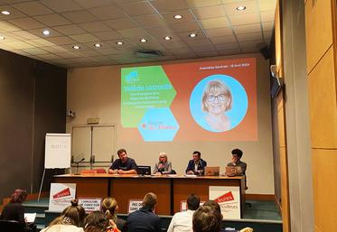 Paris, mardi 16 avril. La vice-présidente de la Région Île-de-France, Valérie Lacroute, a participé aux travaux de l'assemblée générale de JA région Île-de-France.