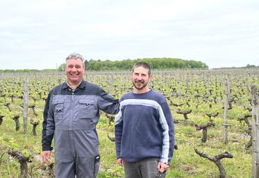 Alain et Baptiste Chéry, tous les deux vignerons du domaine de la Champinière seront heureux d'accueillir les visiteurs lors de leurs portes ouvertes les samedi 18, dimanche 19 et lundi 20 mai prochains. 