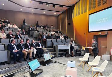 Damien Greffin, président de la FDSEA Île-de-France, introduit l'assemblée générale.